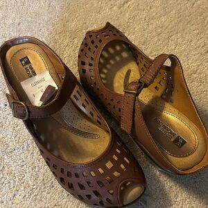 White Mountain Mario Clogs Mary Jane women’s 8.5 brown slip on open toed heels